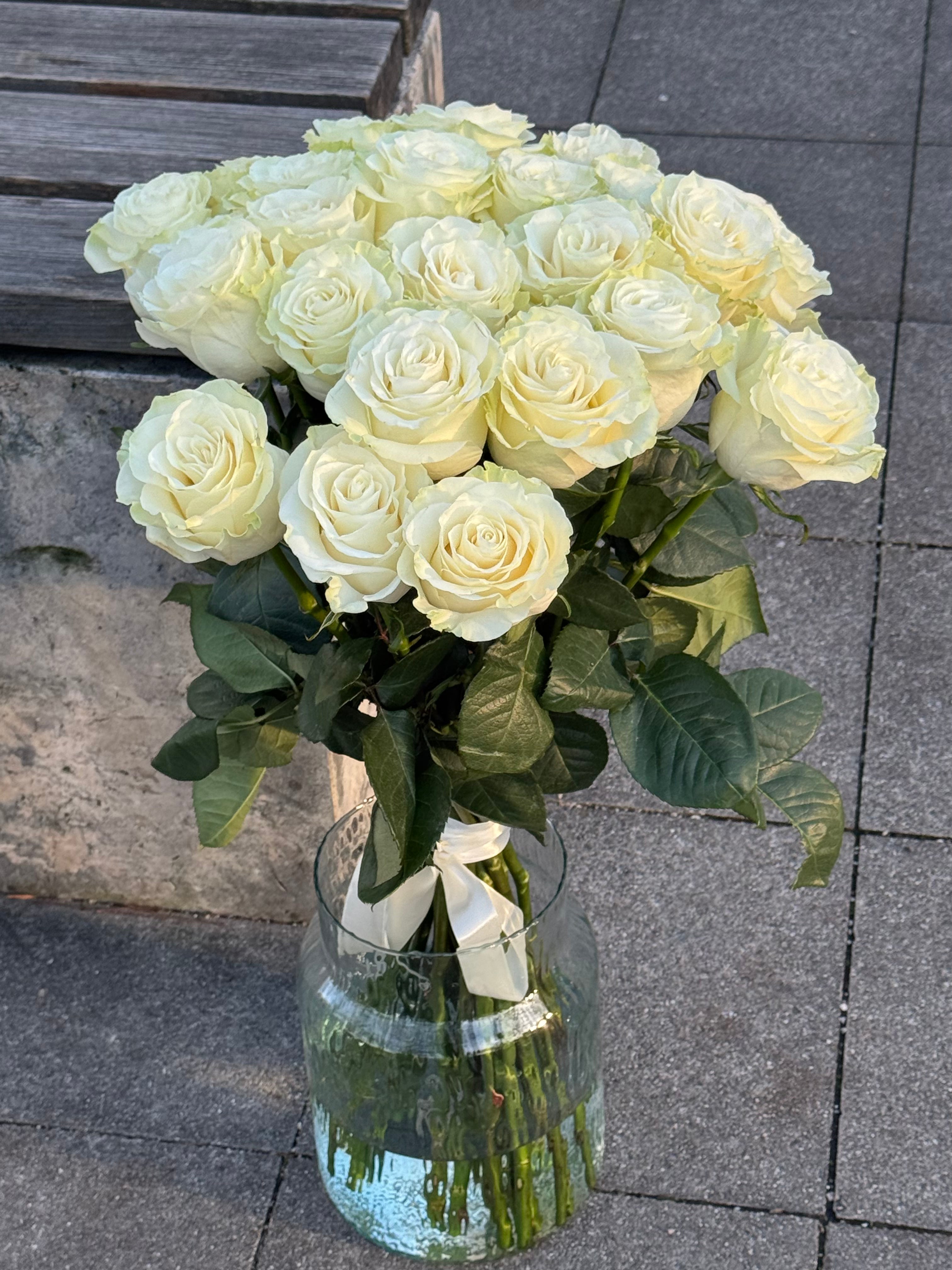 White Mondial Rose Bouquet